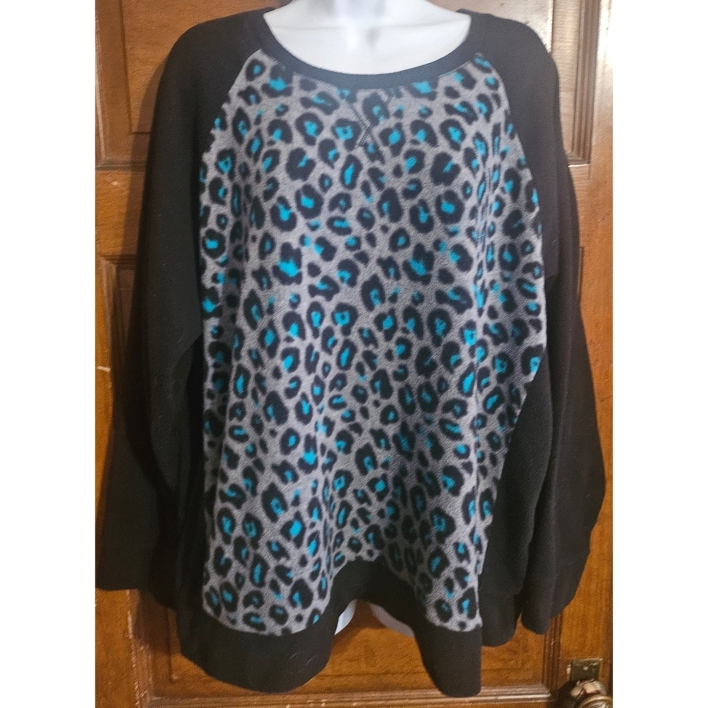 Cuddl Duds Black and Blue Leopard Print Sweatshirt